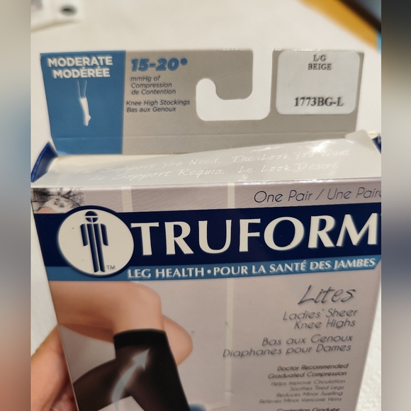 TRUFORM Leg Health Lites Ladies Sheer Knee Highs - Picture 3 of 6